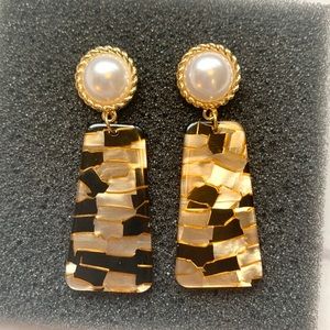 Pearl Gold Stud Earrings with Gold and Black Acetic Acid Resin Trapezoids